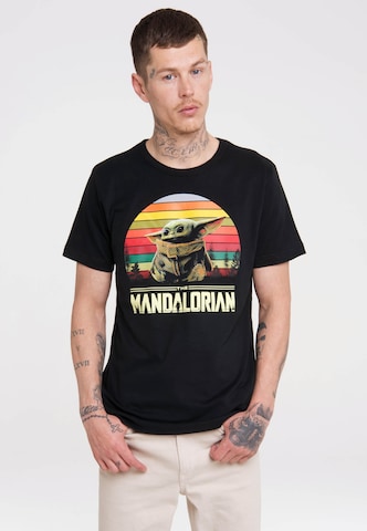 LOGOSHIRT Shirt 'Star Wars – Baby Yoda' in Zwart: voorkant
