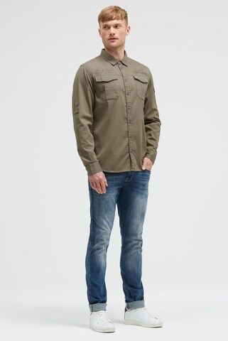 CAMP DAVID Regular Fit Cargohemd mit Rippstruktur und Logo-Stickereien in Grün: Vorderseite