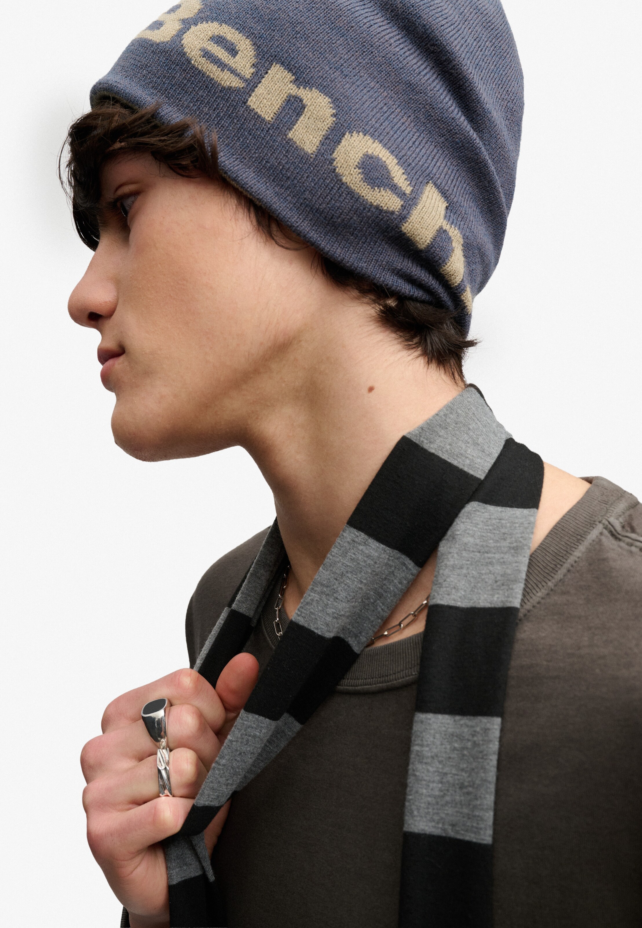 BENCH Muts 'Bench x Superdry' in Blauw: voorkant