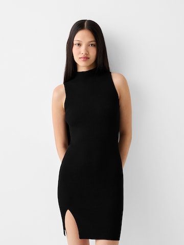 Rochie tricotat de la Bershka pe negru: față