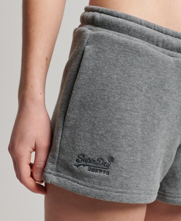 Regular Pantalon Superdry en gris