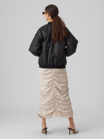 VERO MODA Between-Season Jacket 'AMBER' in Black