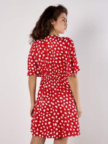 Robe ' ' Apricot en rouge