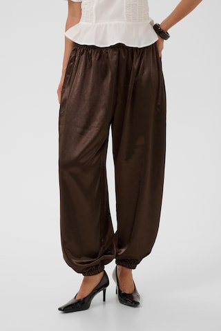 CULTURE - Loosefit Pantalón 'Pang' en marrón: frente