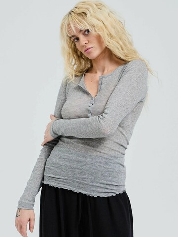 Seamless Basic Shirt 'Granddad' in Grau: Vorderseite