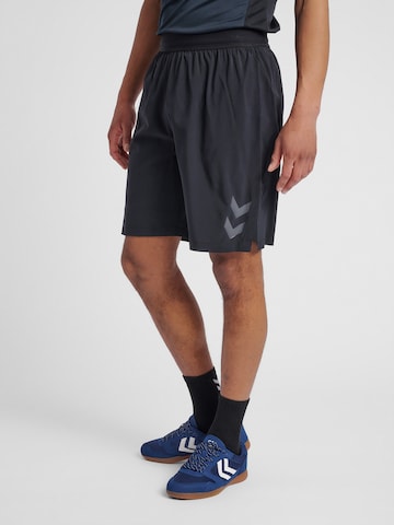 Hummel Regular Shorts in Schwarz: Vorderseite