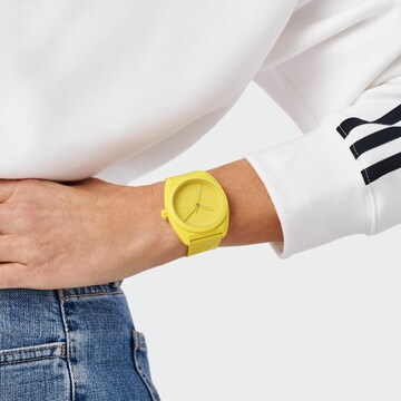 Montre à affichage analogique 'Project Three' ADIDAS ORIGINALS en jaune