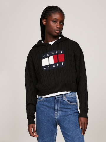 Tommy Jeans Sweater in Black: front