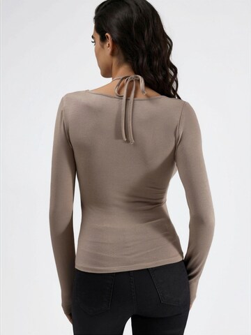 Hiccup Shirt in Brown