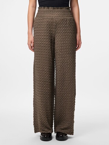 PIECES Regular Pants 'PCBROOKS' in Brown: front