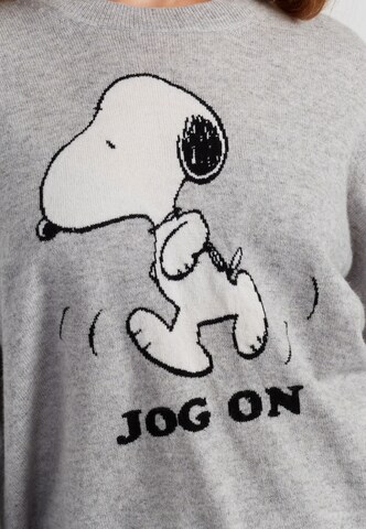 Chinti & Parker Pullover 'Jog On Snoopy' i grå
