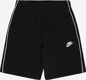 Regular Pantaloni 'Repeat' de la Nike Sportswear pe negru: față