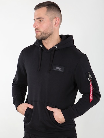 ALPHA INDUSTRIES Sweatshirt i sort: forside