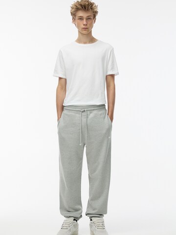 Tapered Pantaloni di Pull&Bear in grigio