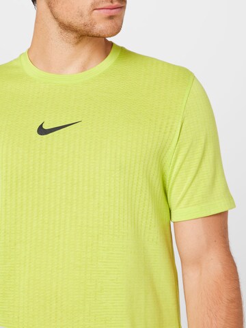 NIKE Функционална тениска 'Pro' в зелено