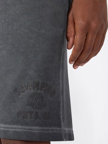 Champion Authentic Athletic Apparel Loosefit Sportshorts in Grau