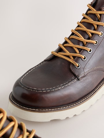 Next - Botas com atacadores em castanho
