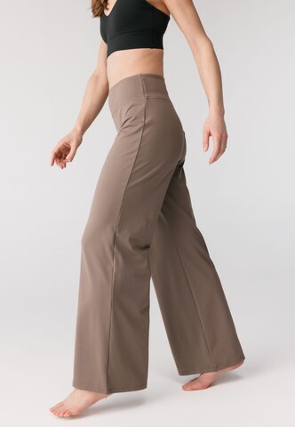 Wide leg Pantaloni sportivi 'Jada' di Girlfriend Collective in marrone