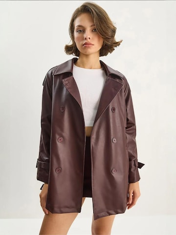 Cappotto di mezza stagione di Bianco Lucci in rosso: frontale