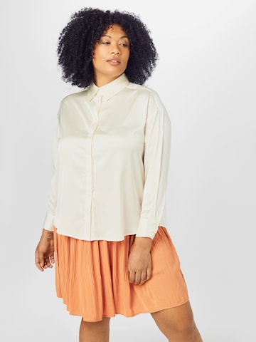 Guido Maria Kretschmer Curvy Blus 'Freya' i beige: framsida