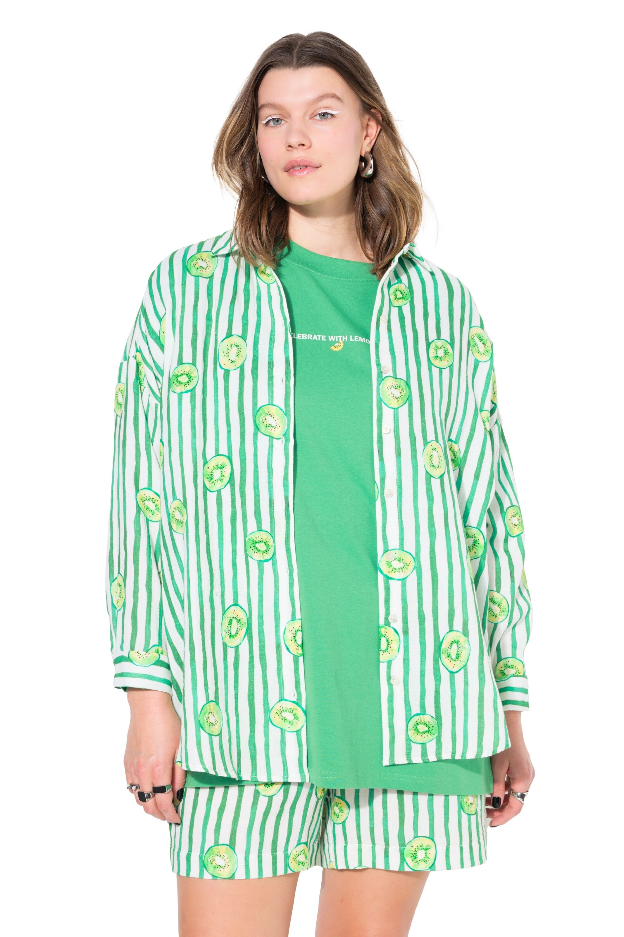Studio Untold Blouse in Green: front