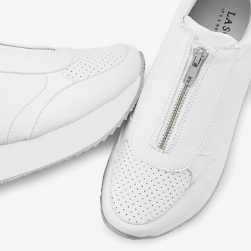 LASCANA Sneakers in White