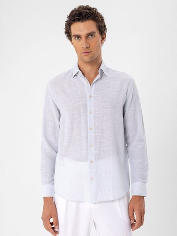 Coupe regular Chemise Antioch en blanc : devant