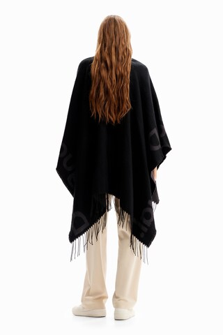 Desigual - Capa en negro