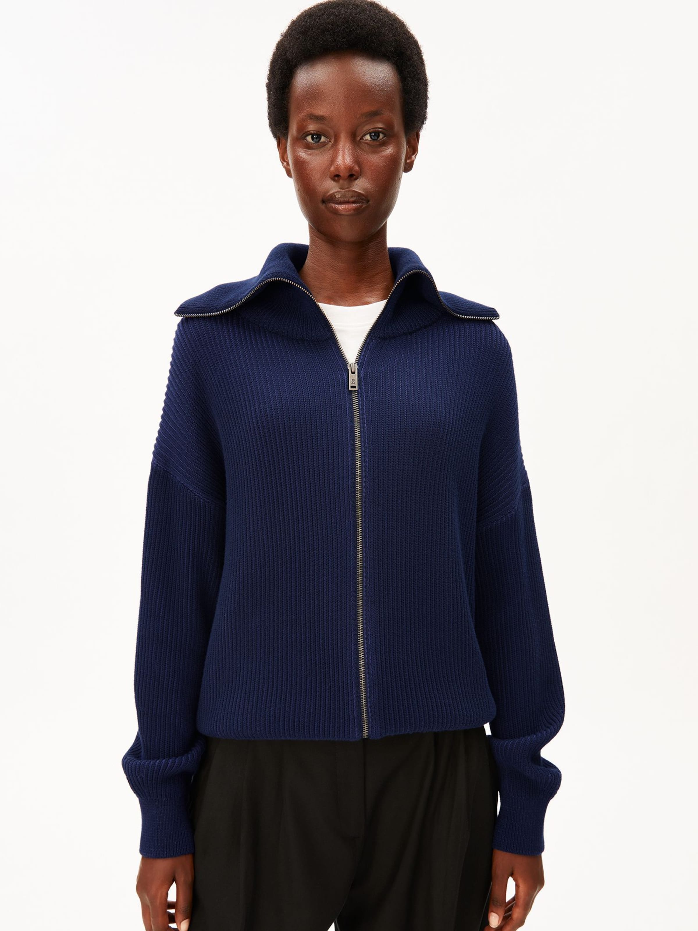 Cardigan ARMEDANGELS en bleu : devant