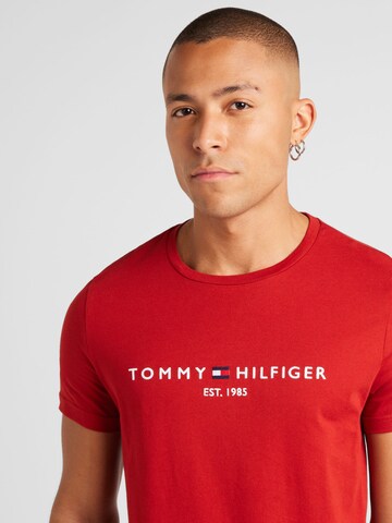 TOMMY HILFIGER Regular Fit T-Shirt in Rot