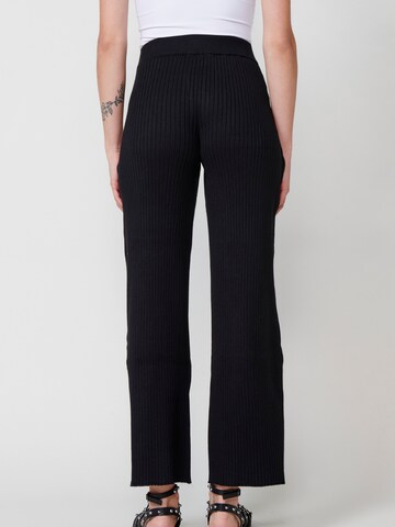 regular Pantaloni di KOROSHI in nero