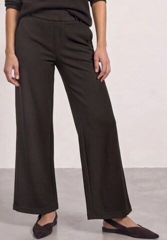 STREET ONE Regular Pants in Brown: front