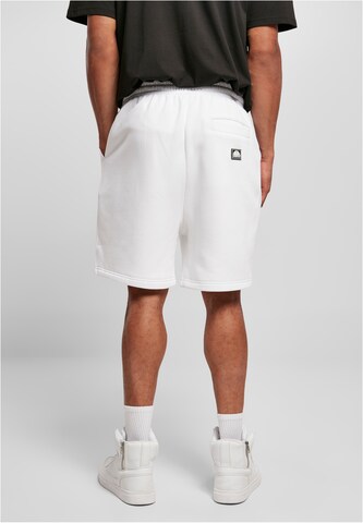 Loosefit Pantaloni di SOUTHPOLE in bianco