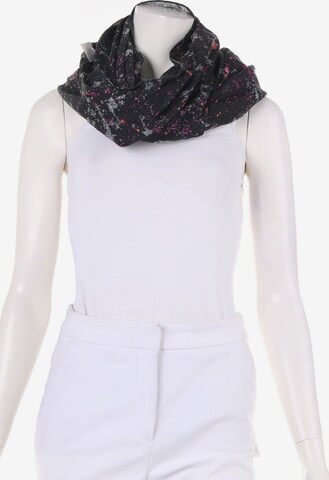 PIECES Scarf & Wrap in One size in Black: front