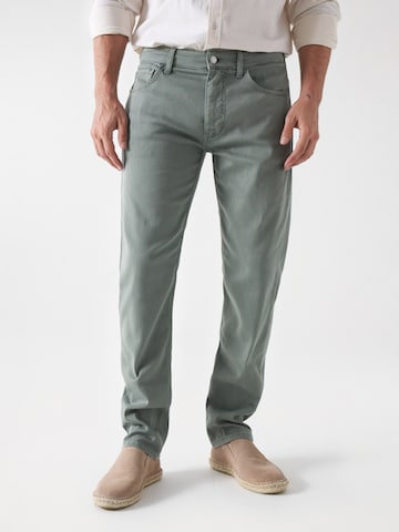 Coupe slim Pantalon chino Salsa Jeans en vert : devant