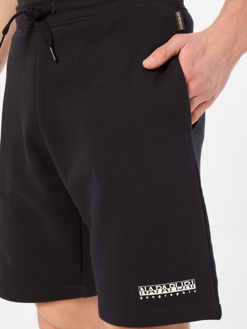 NAPAPIJRI Regular Shorts 'BOX' in Schwarz