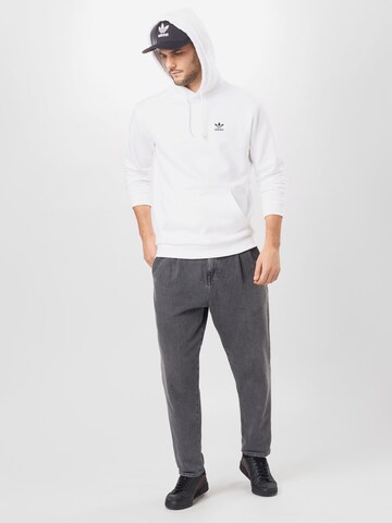 ADIDAS ORIGINALS Regular Fit Sweatshirt 'Trefoil Essentials' in Weiß