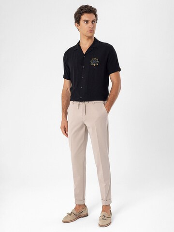 Antioch - Ajuste regular Camisa en negro