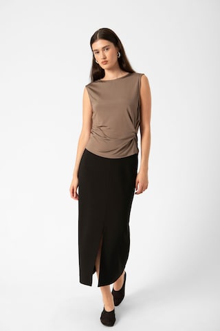 SOAKED IN LUXURY Top 'SLClara' – hnědá