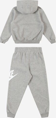 Nike Sportswear Juoksupuku värissä harmaa