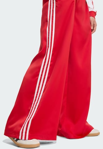 ADIDAS ORIGINALS - Pierna ancha Pantalón 'Adicolor' en rojo