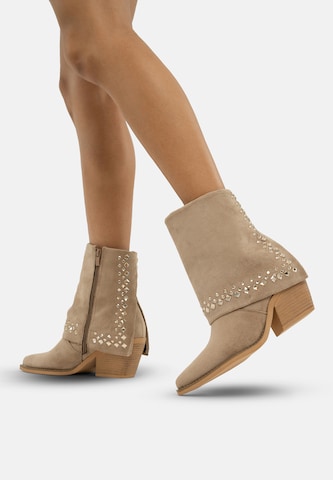 Salinyang Booties in Beige: front