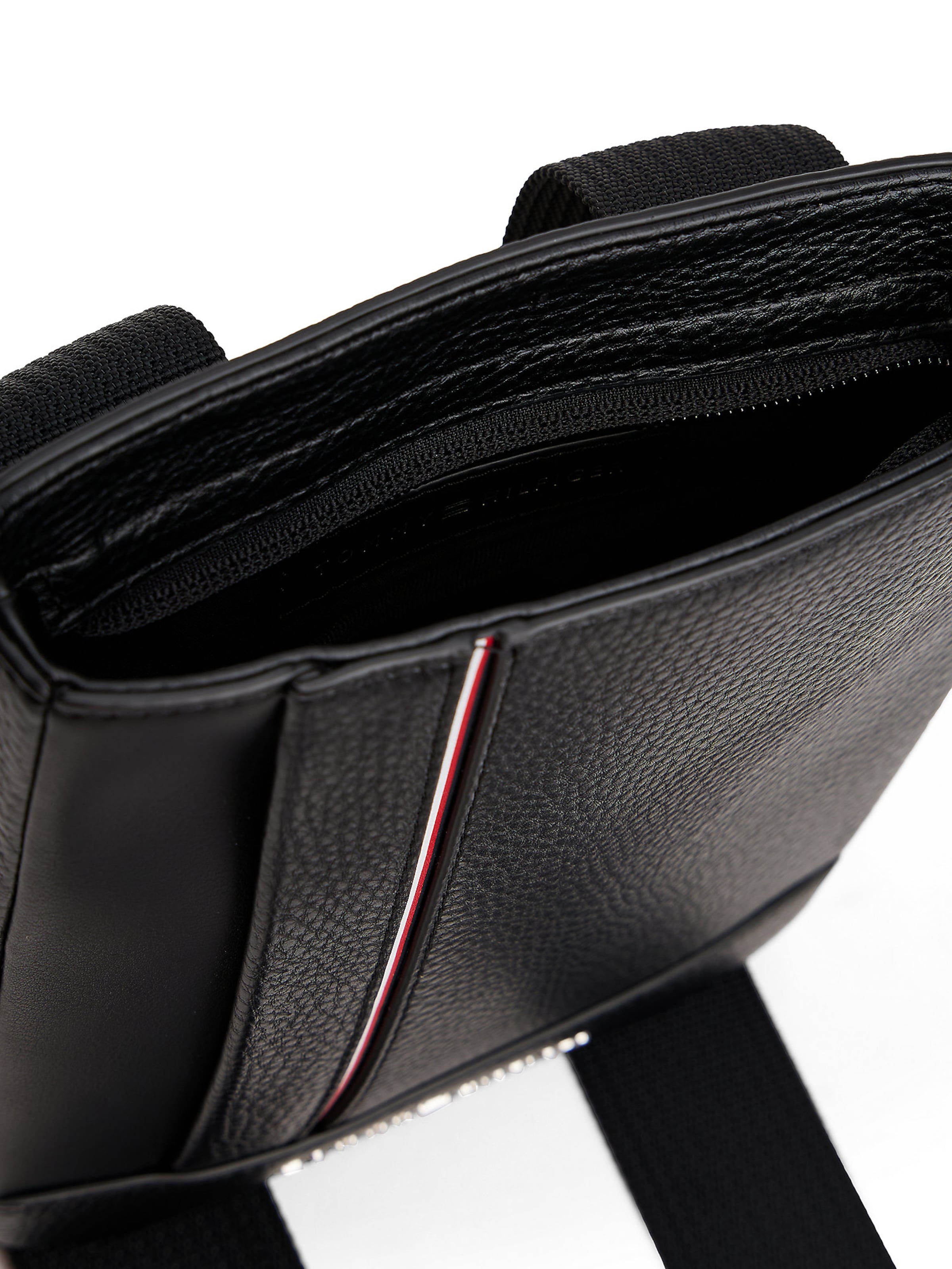 TOMMY HILFIGER Τσάντα ώμου σε μαύρο