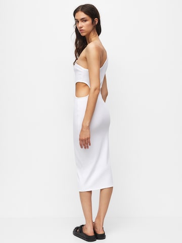 Robe Pull&Bear en blanc