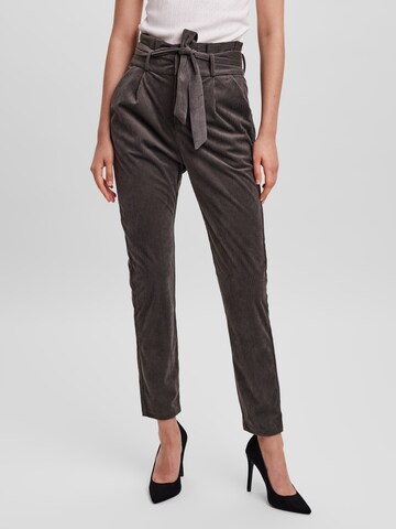 VERO MODA Tapered Pleat-Front Pants 'Eva' in Grey