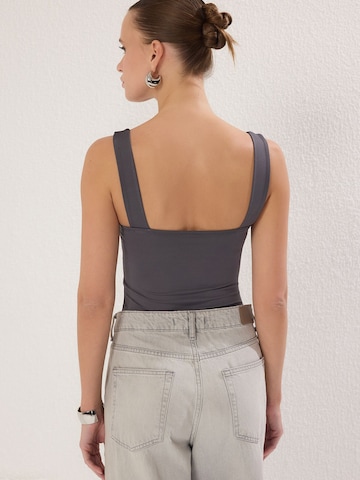 Shirtbody Trendyol en gris