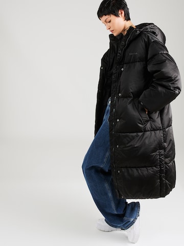 Tommy Jeans Zimný kabát - Čierna