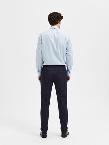 Coupe slim Pantalon à plis 'Liam' SELECTED HOMME en bleu