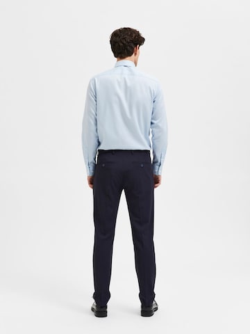Coupe slim Pantalon à plis 'Liam' SELECTED HOMME en bleu