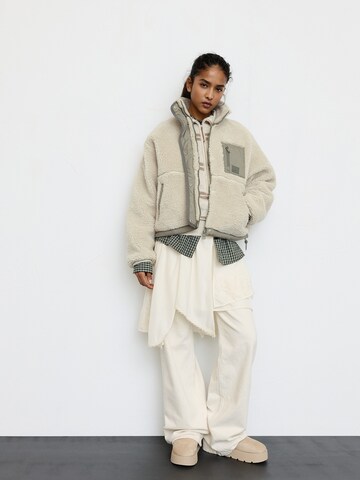 Pull&Bear Prehodna jakna | bež barva